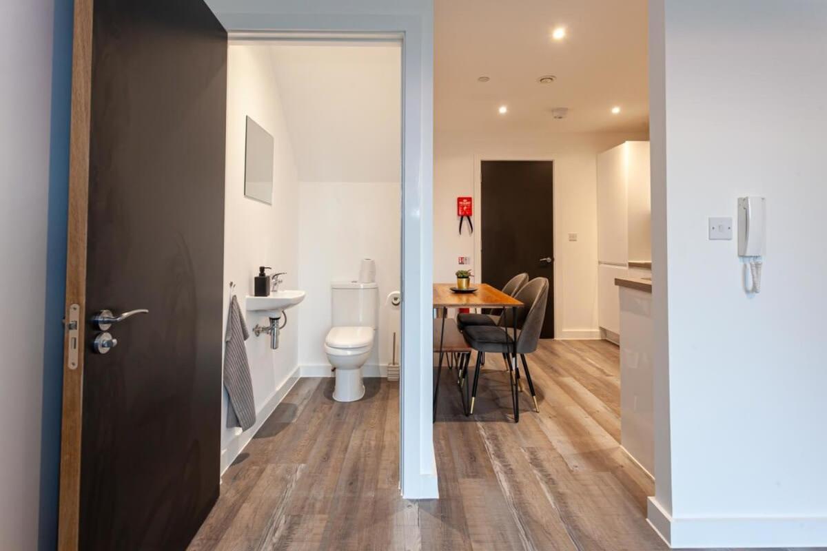 Superb 3 Bed Flat 5min to Old Trafford Stadium Manchester Exterior foto