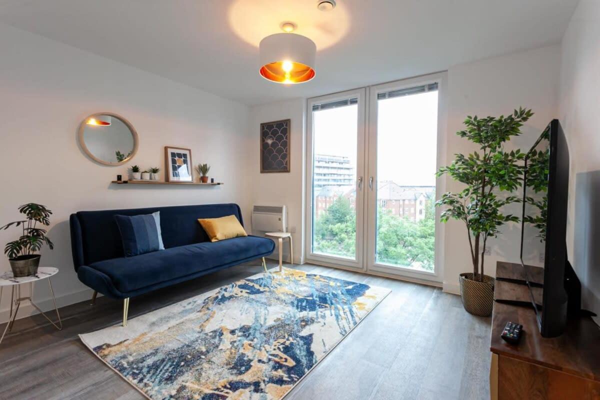 Superb 3 Bed Flat 5min to Old Trafford Stadium Manchester Exterior foto