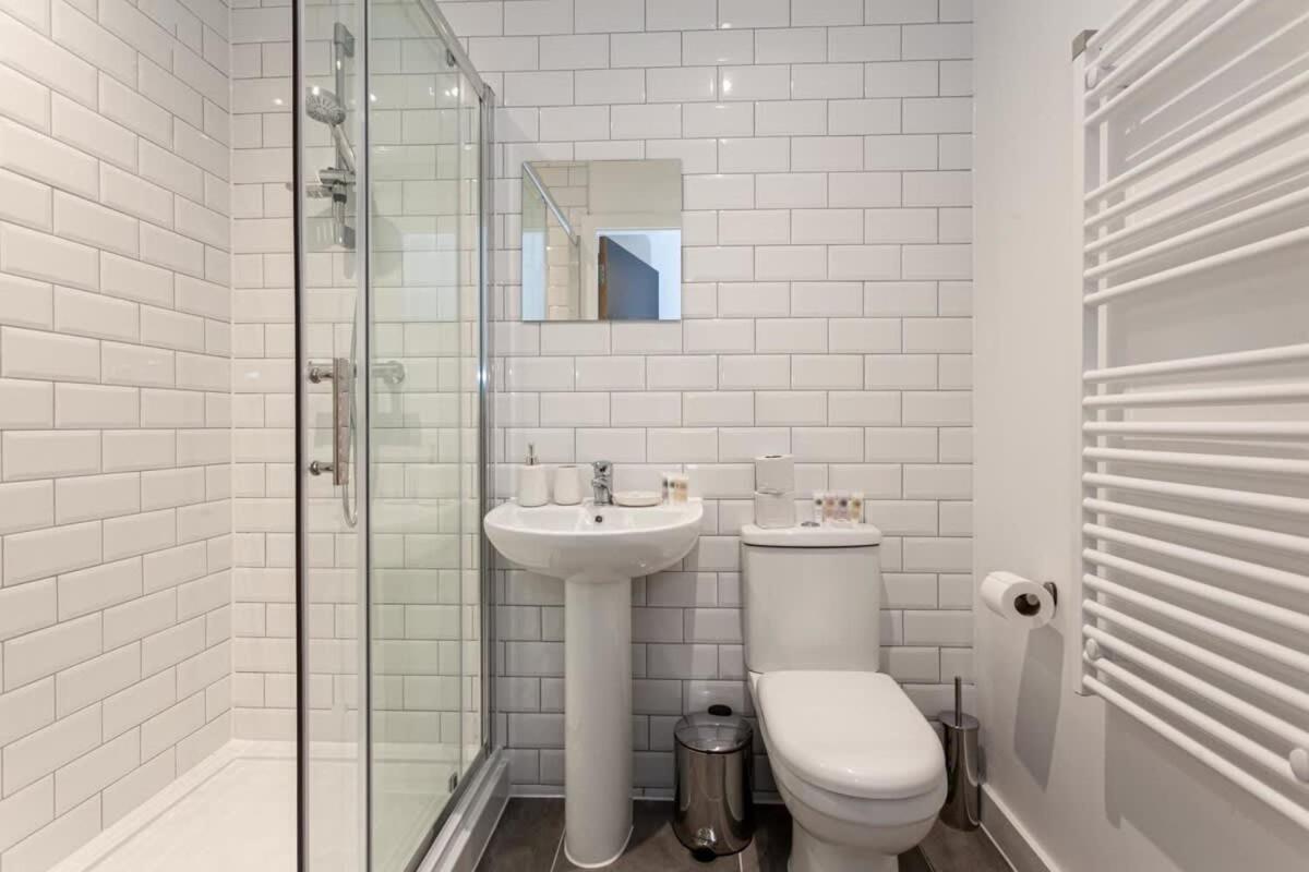 Superb 3 Bed Flat 5min to Old Trafford Stadium Manchester Exterior foto